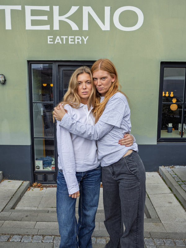 Wilma (t.v.) er 168 cm høj og bruger størrelse S. | hvid