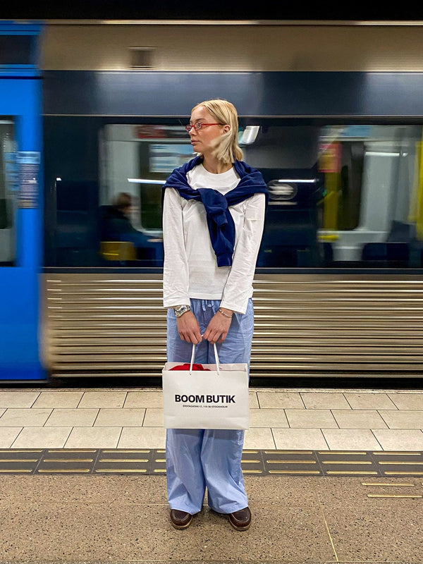 Sofia er 183 cm høj og bruger størrelse M. | hvid