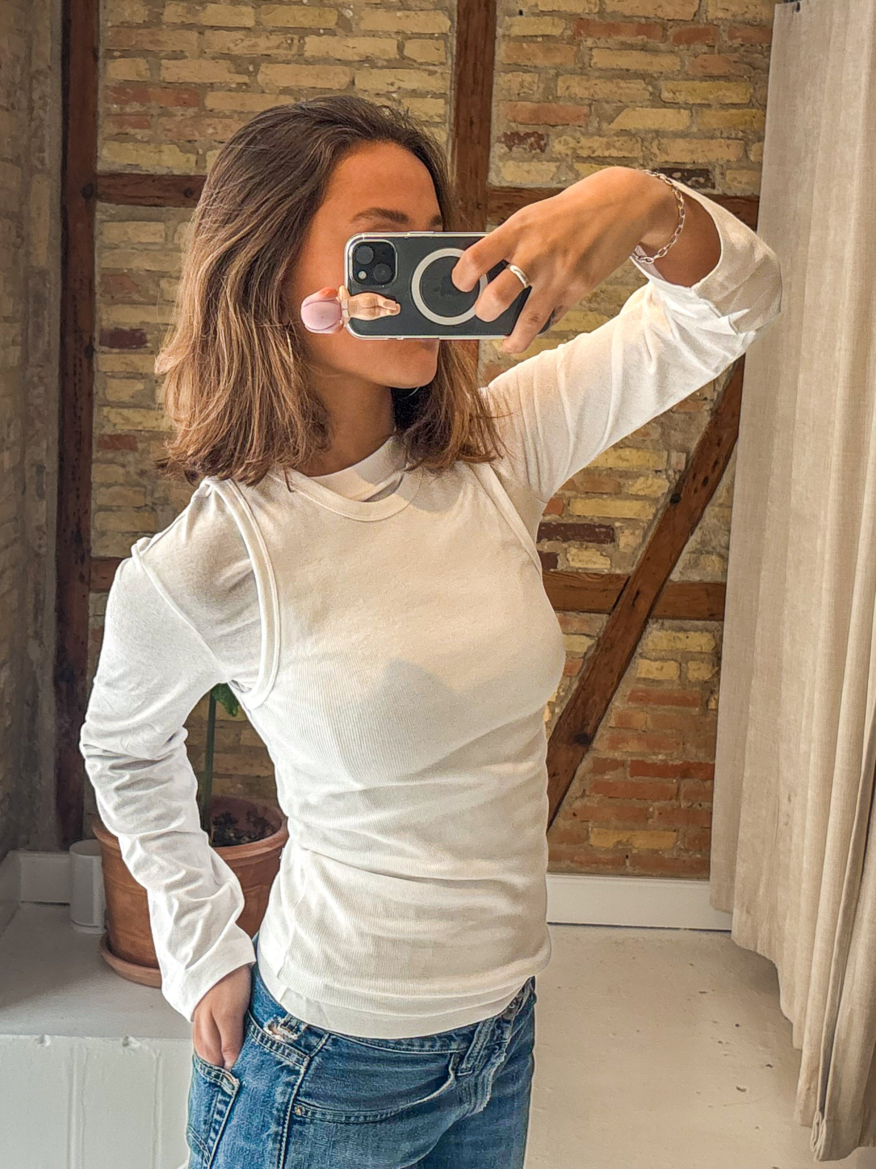 Femke er 168 cm høj og bruger størrelse XS. | hvid