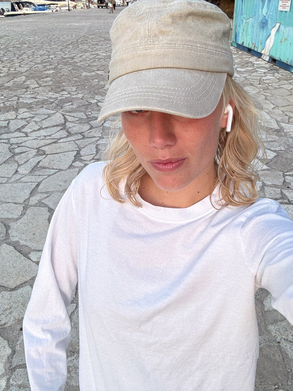 Sofie er 170 cm høj og bruger størrelse M. | hvid