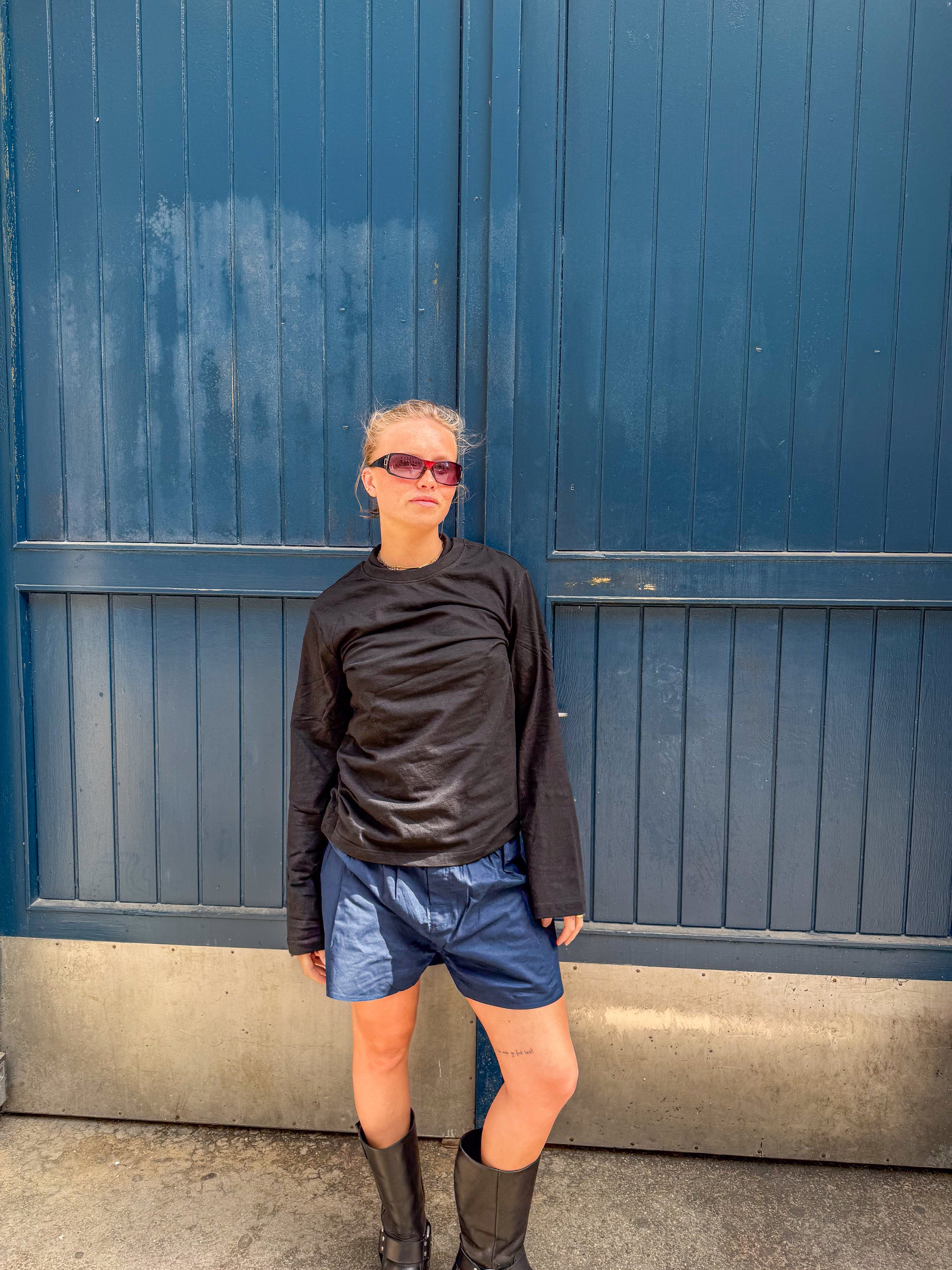 Filuka er 169 cm høj og bruger størrelse XS. | sort