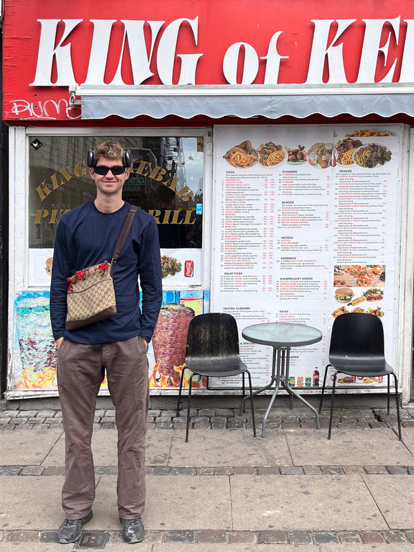 Viggo er 195 cm høj og bruger størrelse XL. | mørkeblå