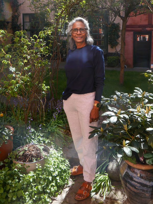 Vi vender lige tilbage med Bimalas højde og størrelse! | mørkeblå