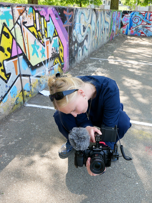 Alberte er 169 cm høj og bruger størrelse M. | mørkeblå