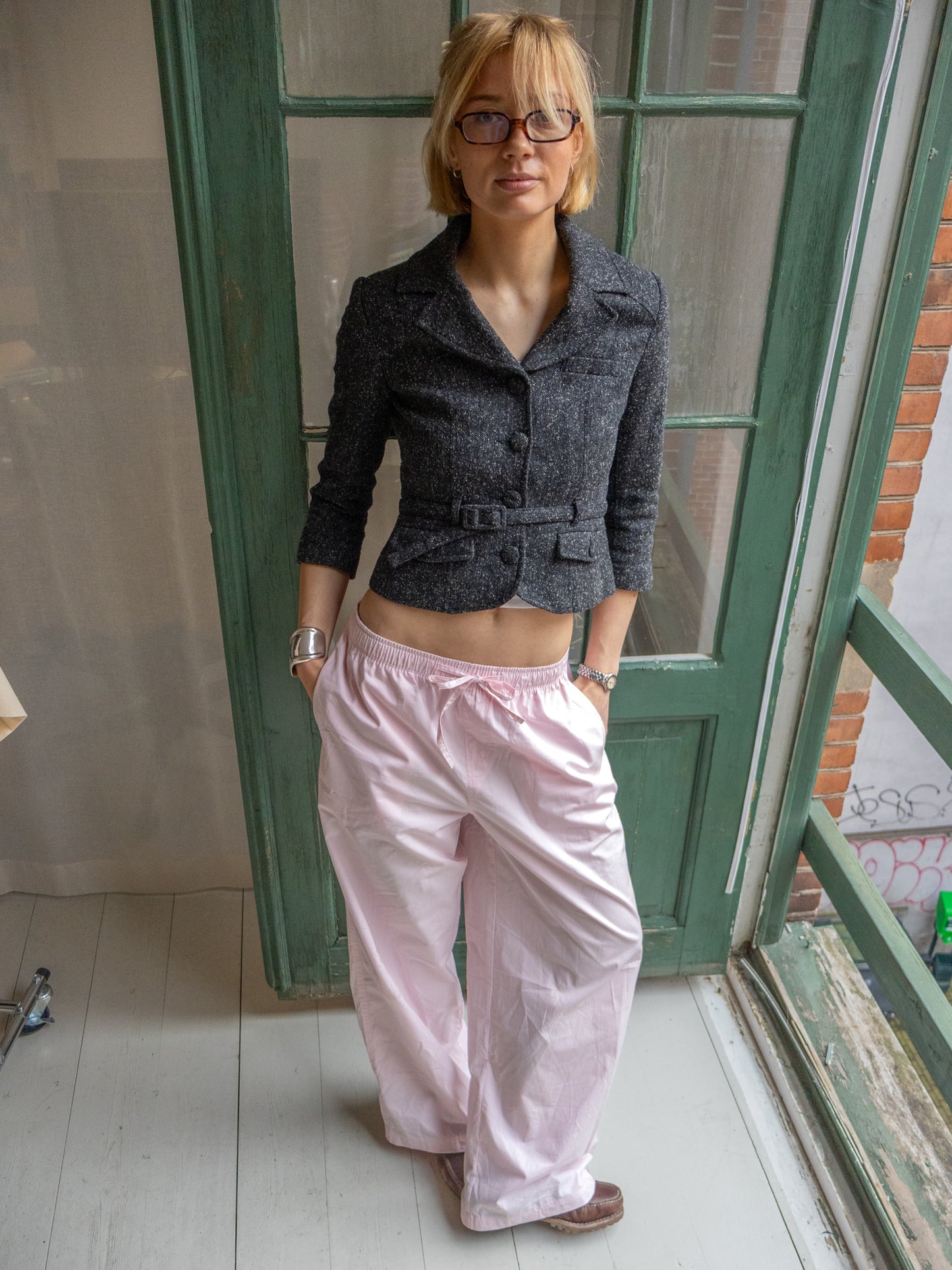 Sofia er 183 cm høj og bruger størrelse L. | lyserød