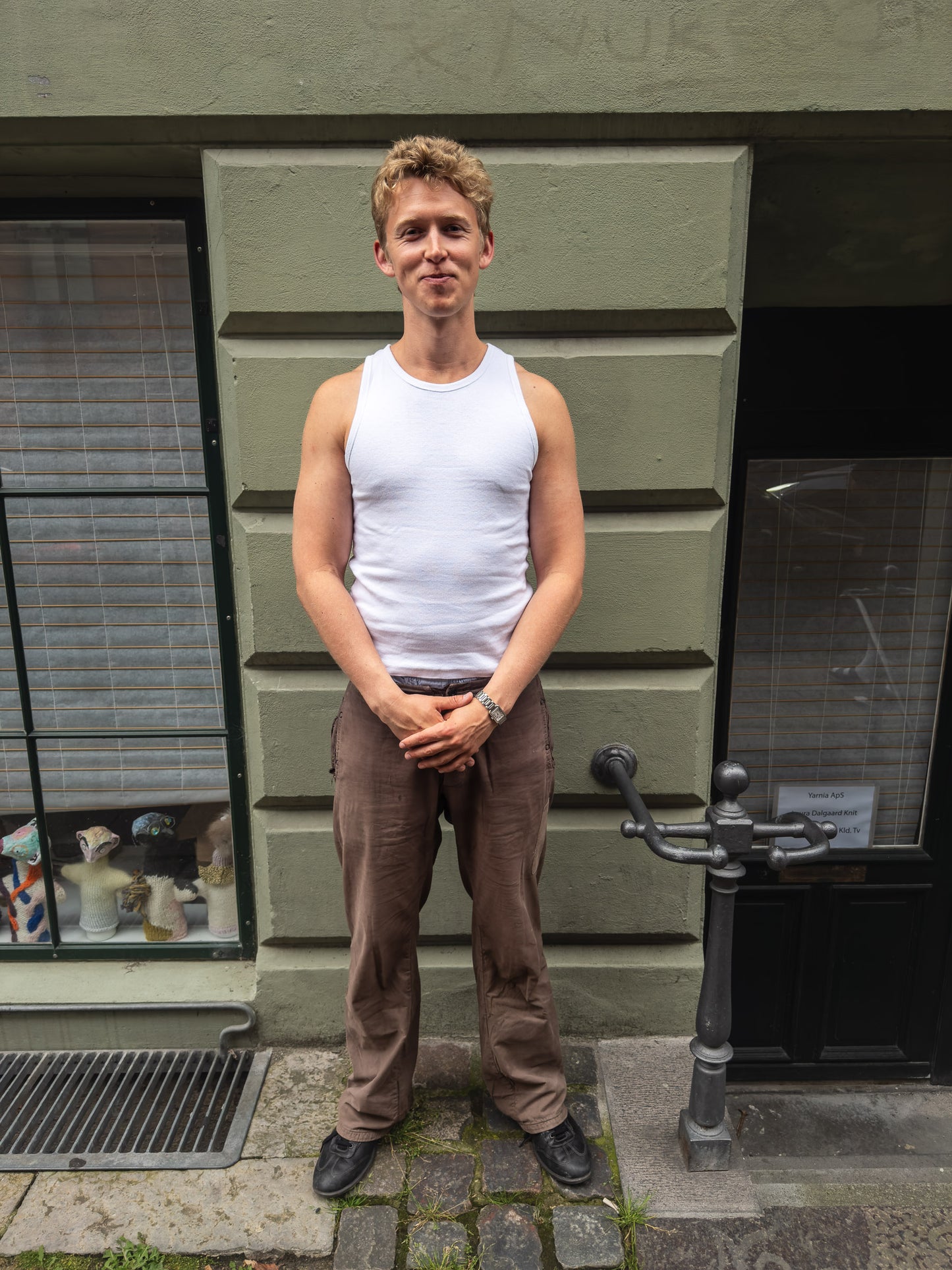Peter er 188 cm høj og bruger størrelse XL. | hvid