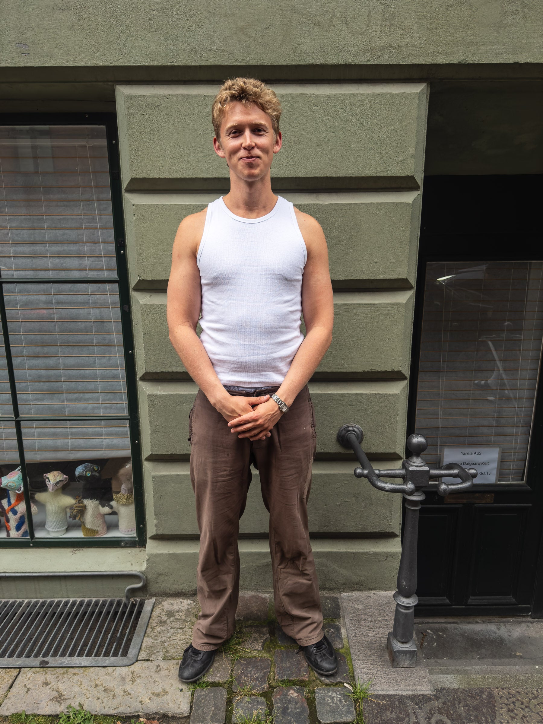 Peter er 188 cm høj og bruger størrelse XL. | hvid