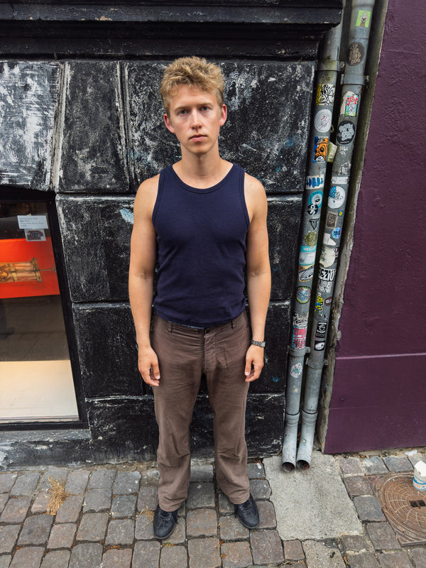 Peter er 188 cm høj og bruger størrelse XL. | mørkeblå