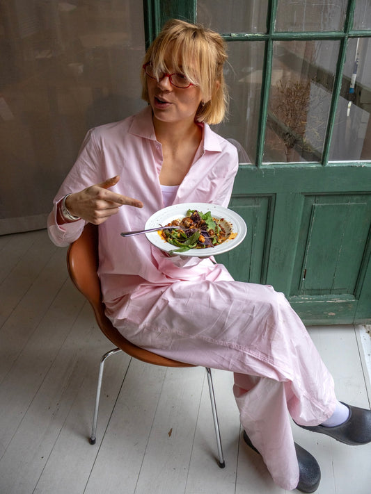 Sofia er 183 cm høj og bruger størrelse S. | lyserød