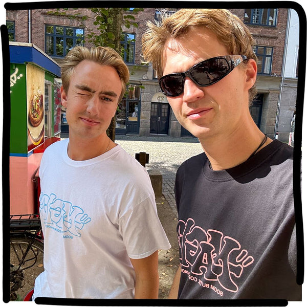 Boom Butik x Emil Kruse t shirts i sort og i hvid