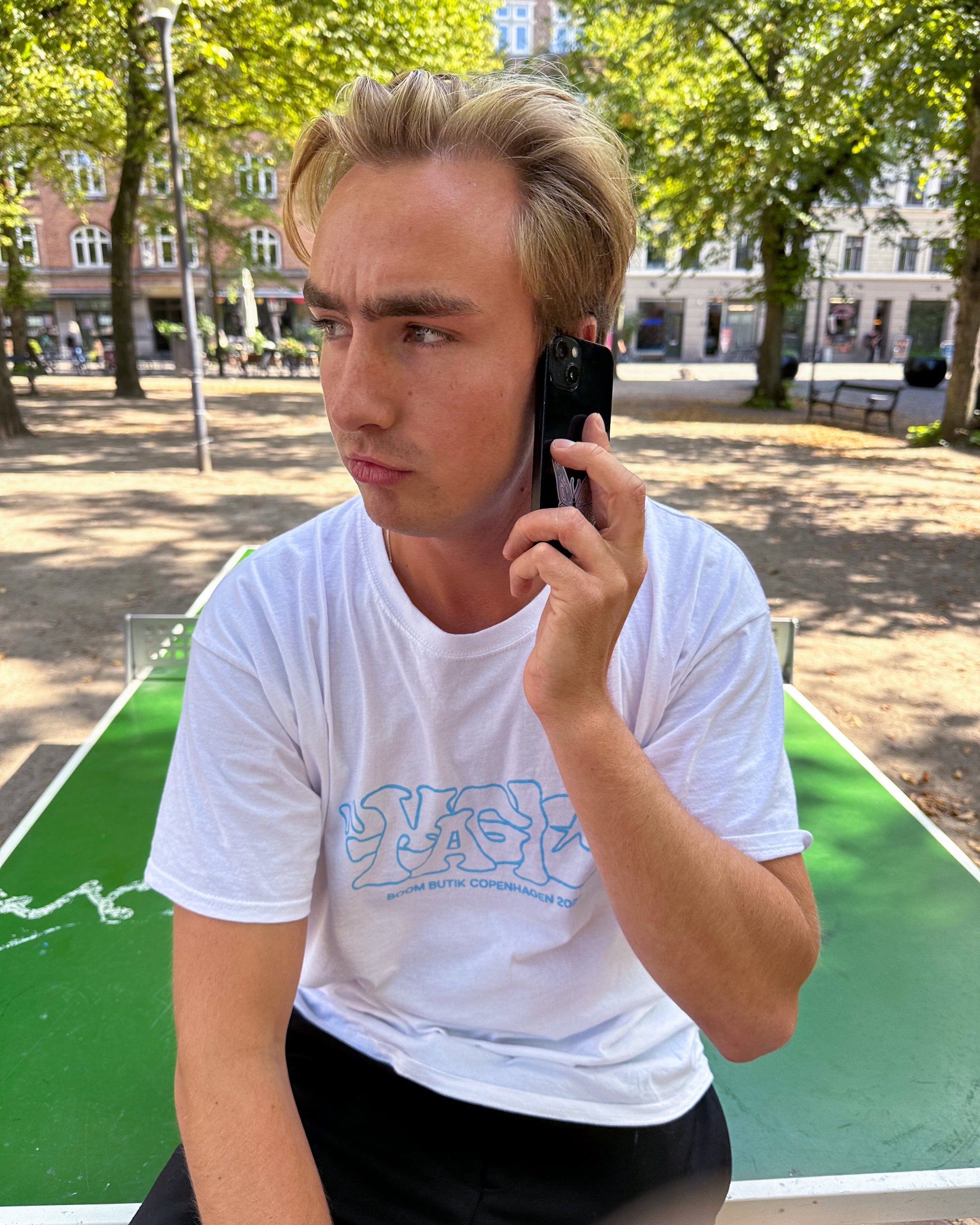  | kortærmet t-shirt: lyseblå på hvid